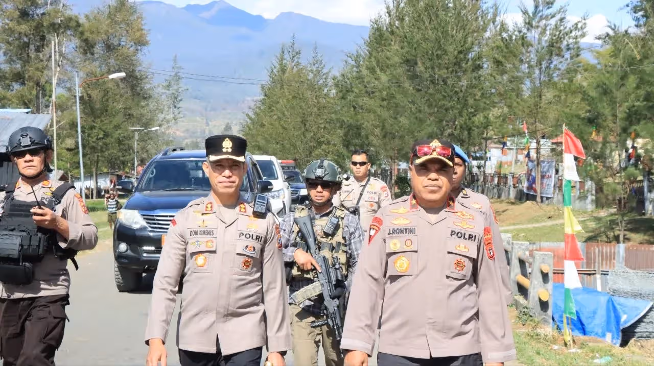 Kapolda Papua Tengah Brigjen Pol. Jeremias Rontini saat tiba di Ilaga, Kabupaten Puncak.