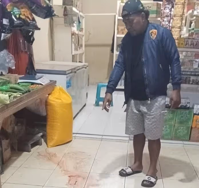 TKP penikaman korban di depan Kios Wahyu Cell KM 9.