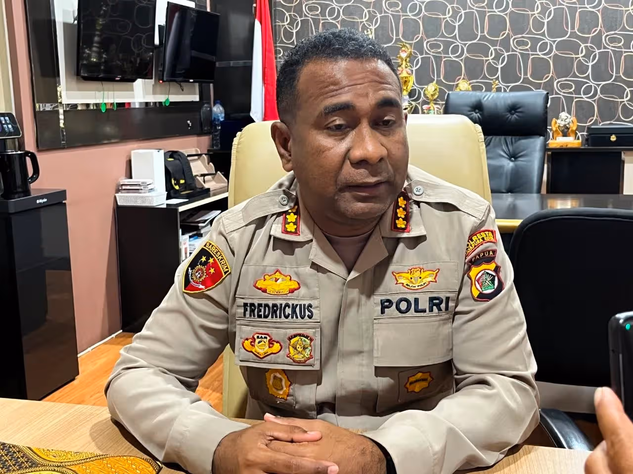 Kapolresta Jayapura Kota, Kombes Pol Fredrickus W. A. Maclarimboen.