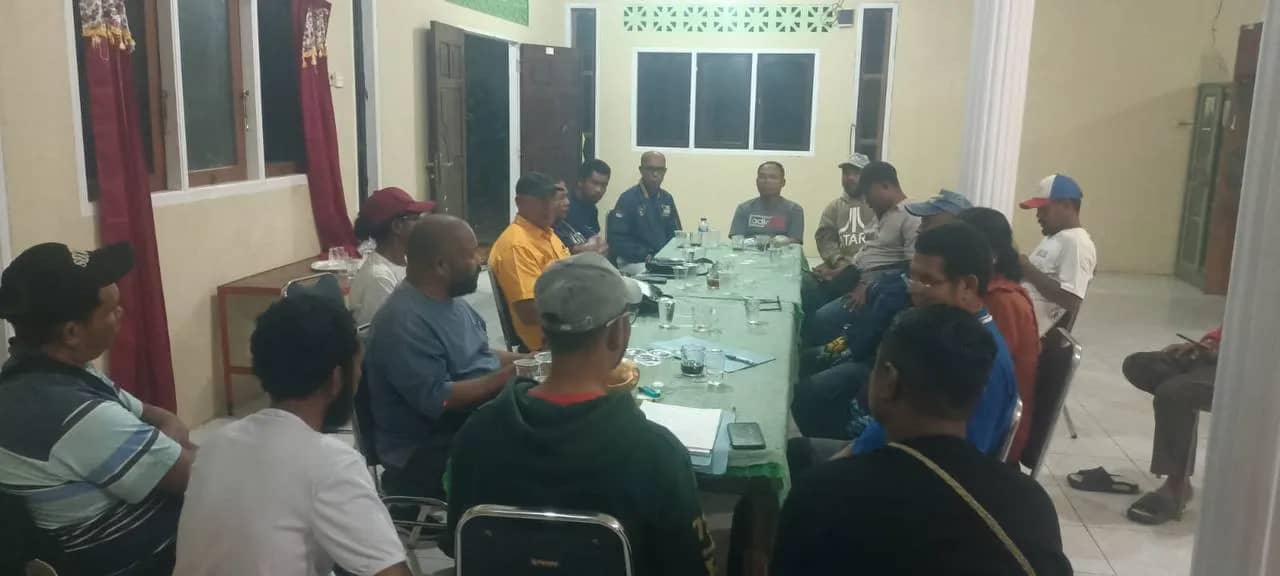 Rapat panitia penggalangan dana korban gempa Flores