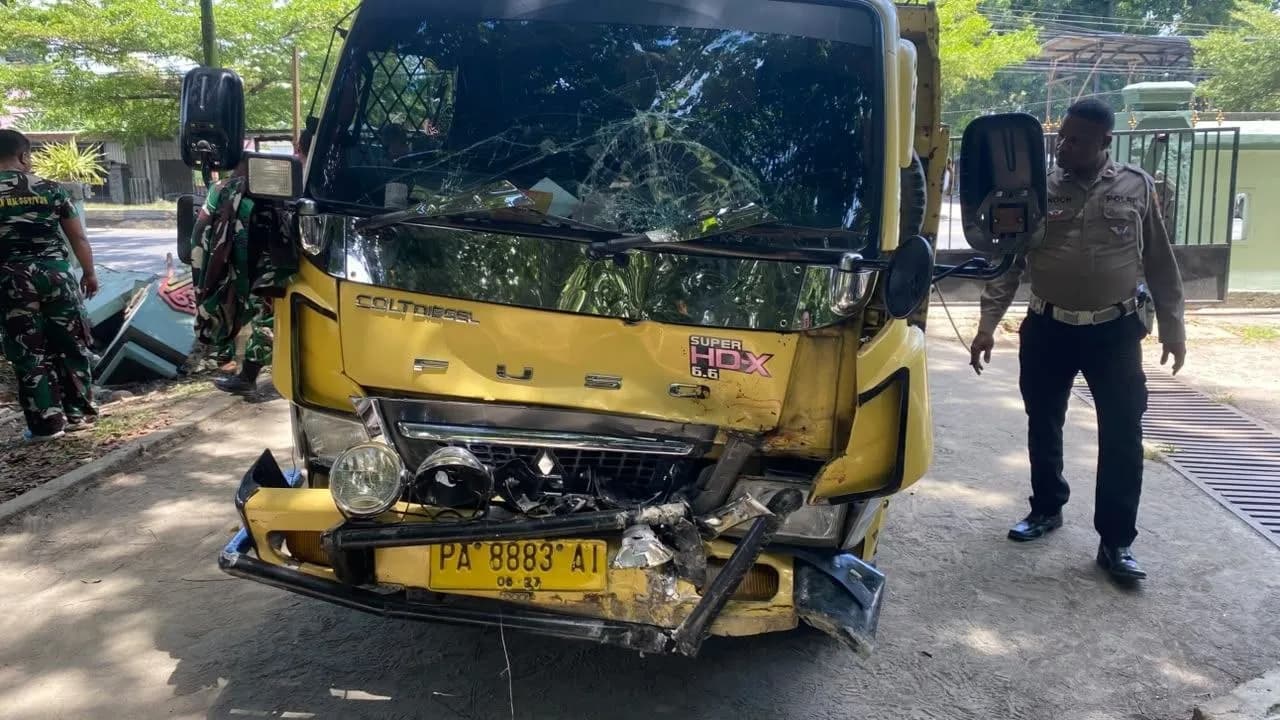 Ilustrasi berita JAYAPURA: Pengendara Truk Tabrak Tiga Sepeda Motor, Lima Warga Jadi Korban