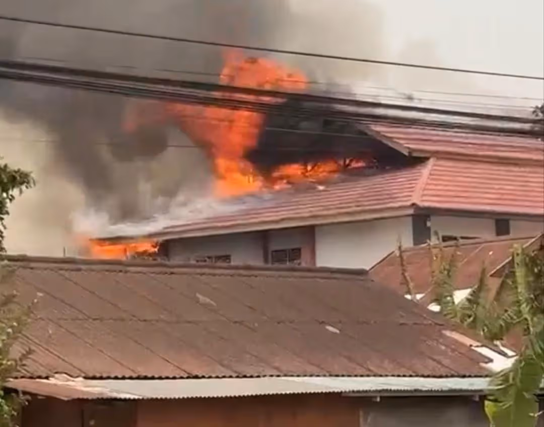 Tampak kebakaran yang terjadi di Lapas Merauke, Papua Selatan, Jumat (9/10).