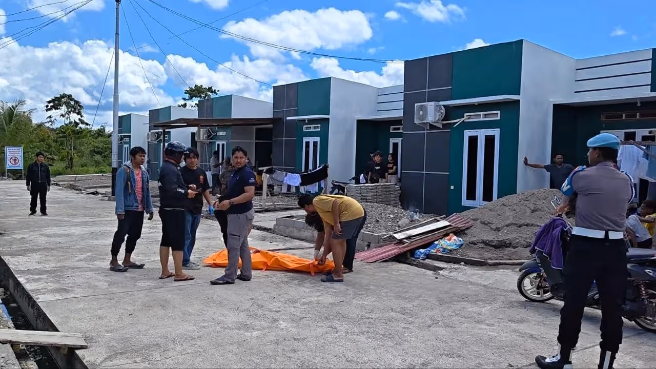 Polisi saat melakukan olah TKP usai kejadian.