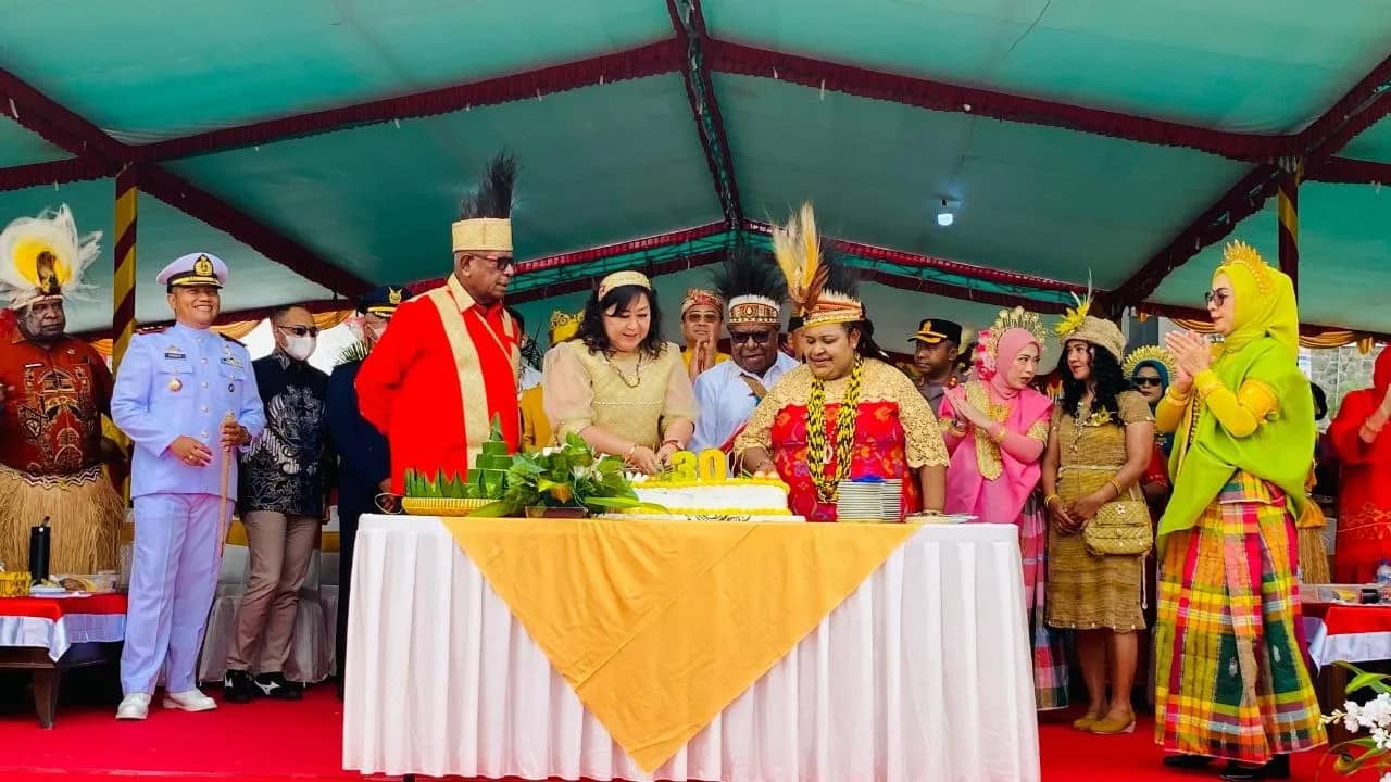 Ilustrasi berita Mimika: Dikepung Kabut Asap Pekat, Perayaan HUT ke-30 Kabupaten Mimika Tetap Meriah