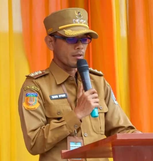 Kepala Distrik Nimbokrang, Sujono Effendy, S.Pd., M.Pd., M.H