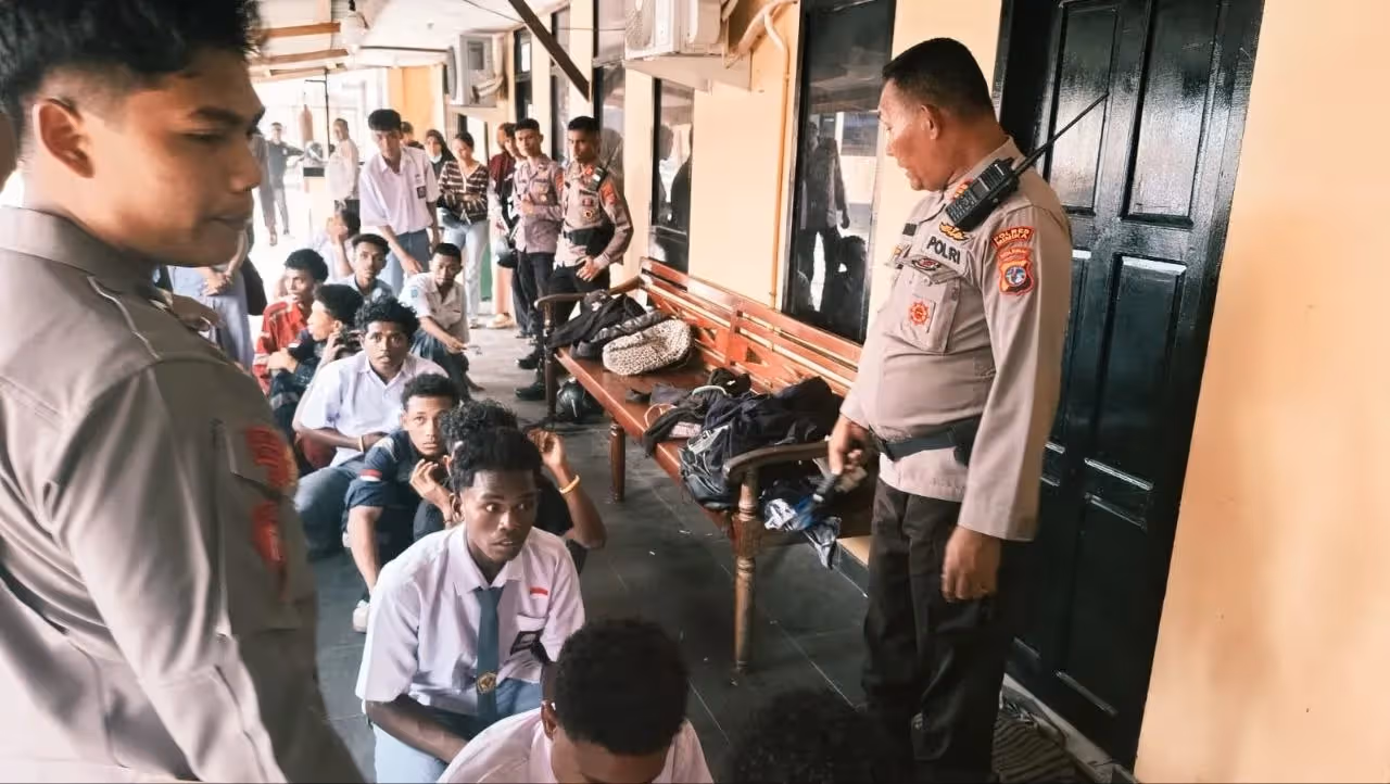 Tampak para siswa yang diamankan di Polres Mimika.