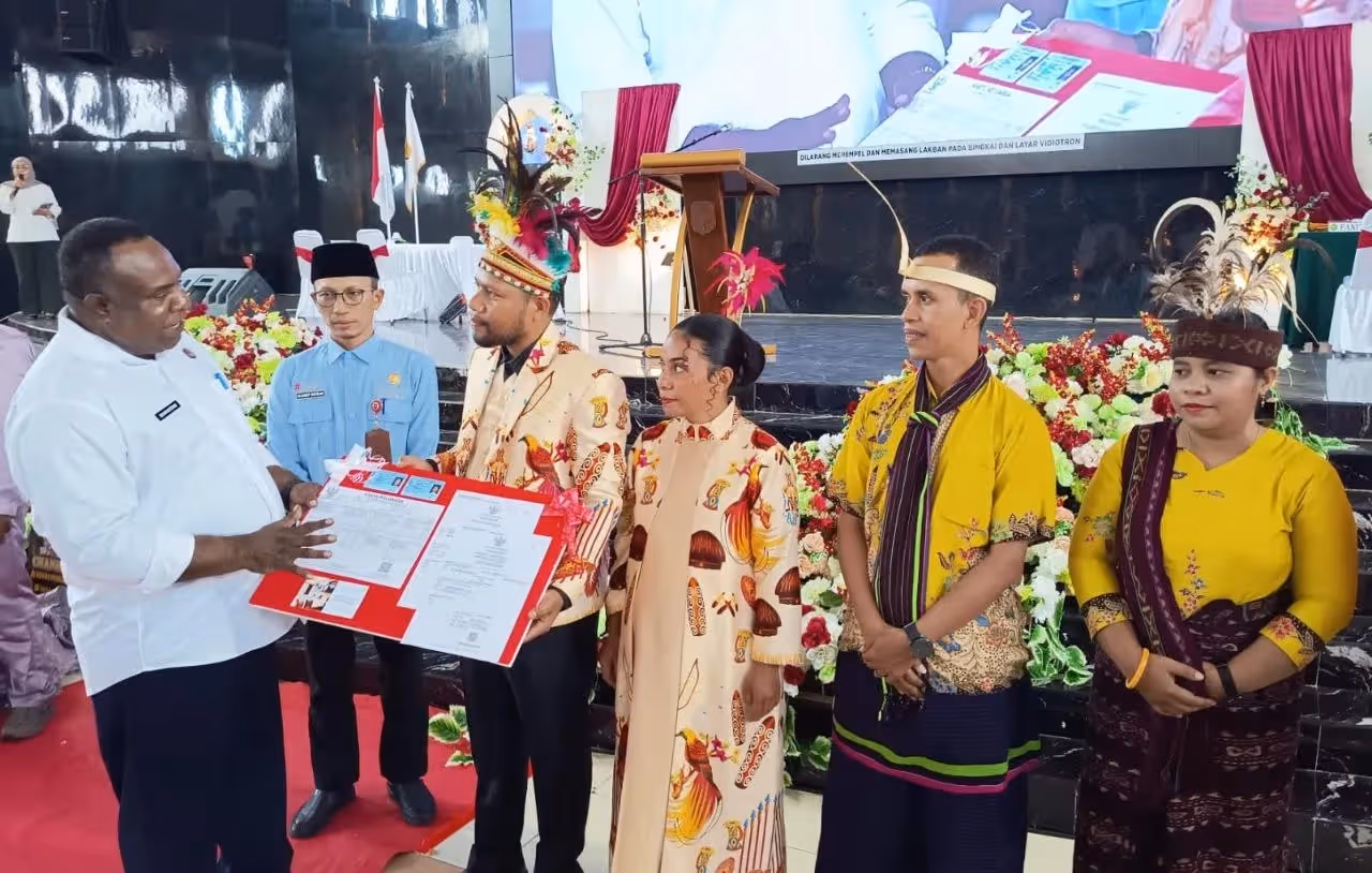 Pasangan yang menjalani nikah massal