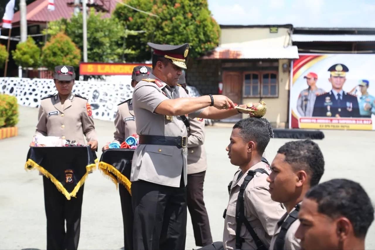 Kapolda Papua Irjen Pol Patrige Renwarin saat membuka Pendidikan Bintara Polri di SPN Polda Papua