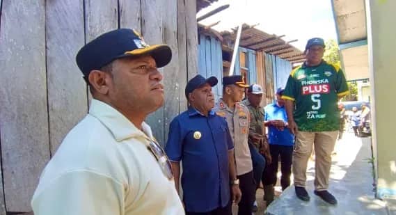 Bupati dan Wakil Bupati Jayapura meninjau progres pembangunan Jalan Demta – Muaif