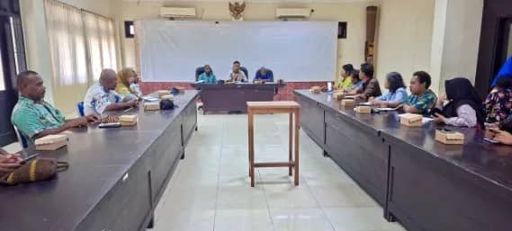 Suasana rapat Pemerintah Kabupaten Jayapura bersama Kontak Tani Nelayan Andalan (KTNA) mematangkan persiapan menghadapi Pekan Nasional (Penas) XVII di Gorontalo di Aula I Kantor Bupati Jayapura. Kamis (23/04/2026)
