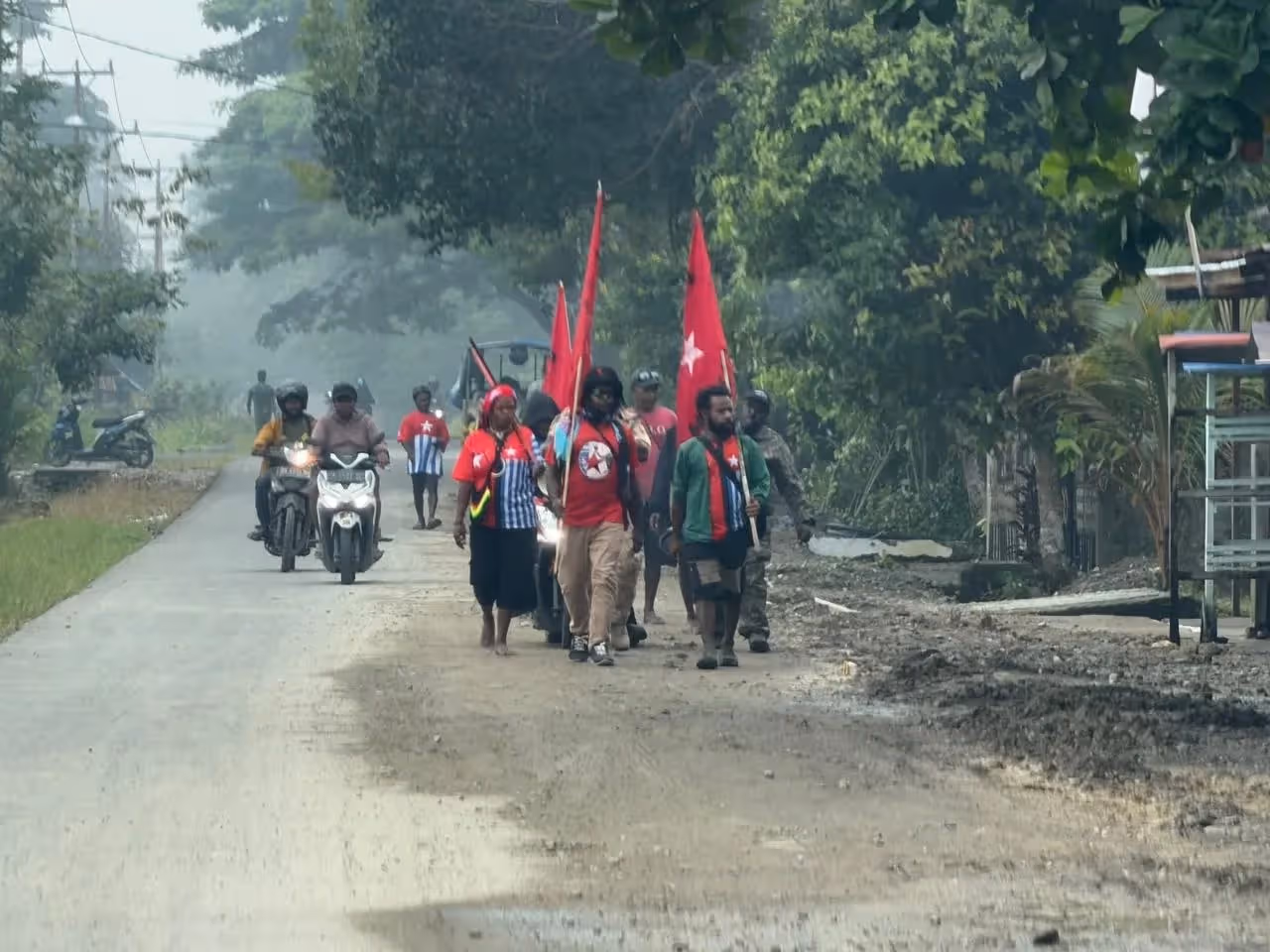 Tampak massa KNPB saat bergerak me ujung kantor DPRK Mimika.