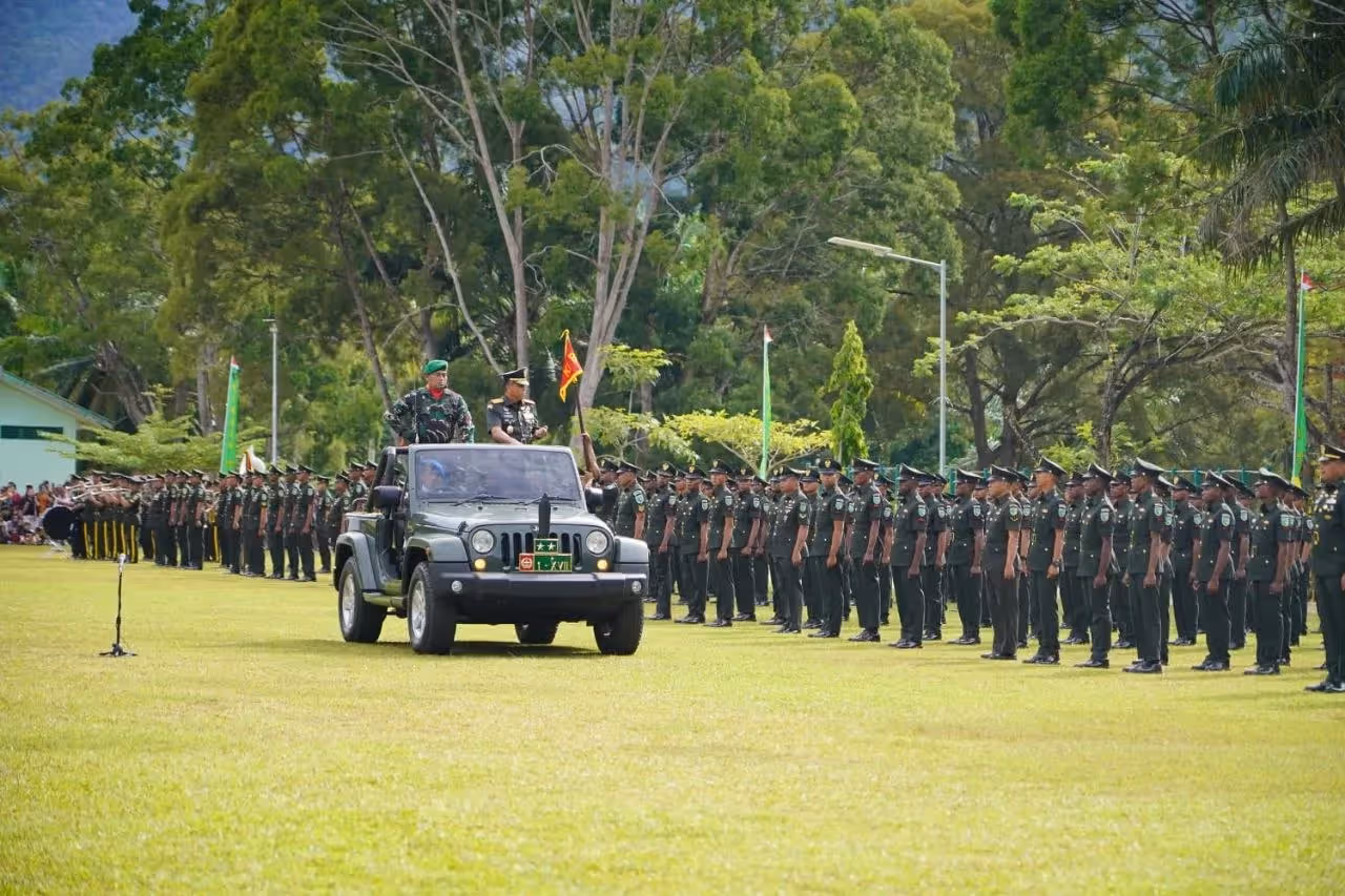 335 prajurit muda TNI AD saat dilantik di Lapangan Pancasila Rindam XVII/Cenderawasih, Rabu (9/9/2026).