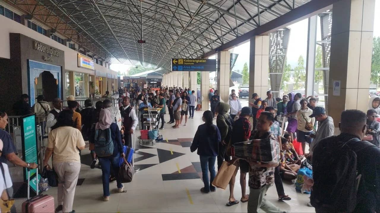 Arus penumpang di Bandara Sentani, Jayapura