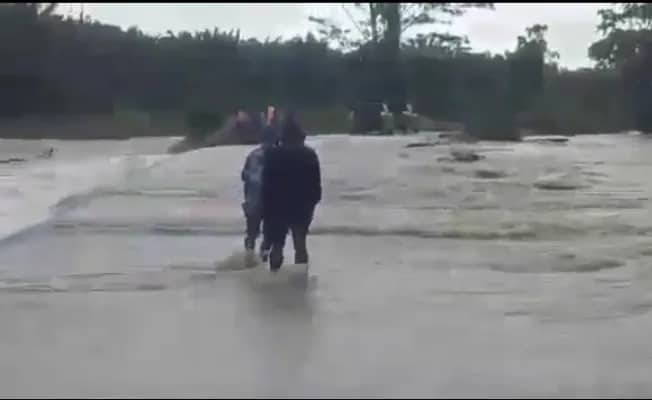 Ilustrasi berita Mimika: BNPB Belum Sampai Lokasi, Jalan Putus, Nasib Kampung Iwaka yang Dilanda Banjir Belum Diketahui