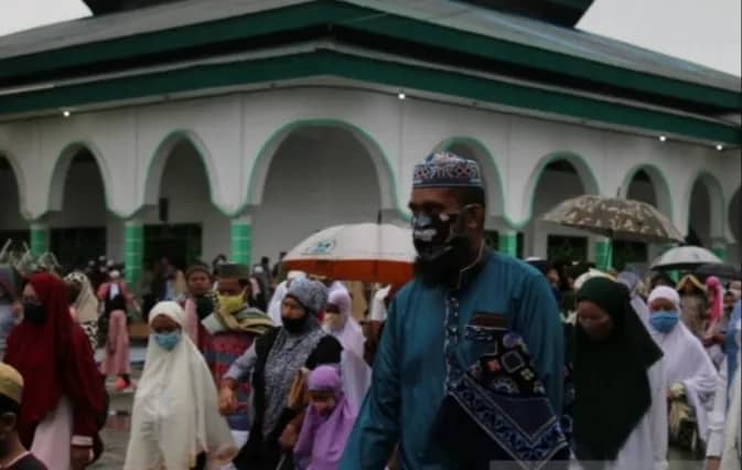 Jamaah mengikuti shalat Idul Adha 1441 Hijriah di Masjid Agung Babussalam Timika