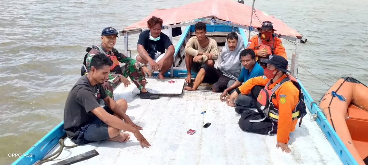 Nahkoda dan Penumpang KM Kemilau Kencana Timika selamat setelah kapal motornya rusak dihantam ombak