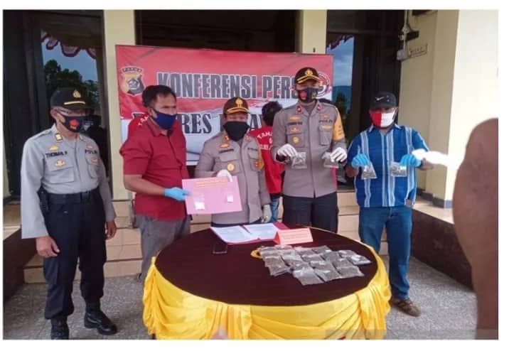 Ilustrasi berita BERITA UTAMA: Polisi Tangkap 2 Pemasok Sabu Bernilai Ratusan Juta
