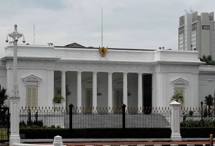 Depan Istana