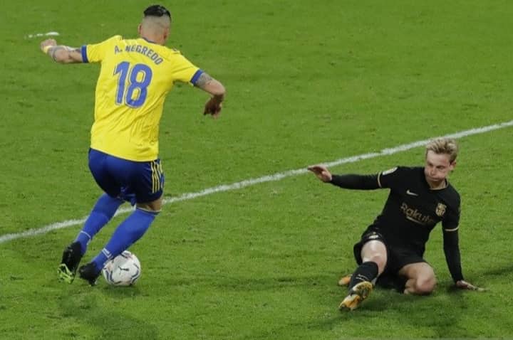 Ilustrasi berita Olahraga: Meski Lawan Bunuh Diri, Barcelona Tetap Tersungkur di Kandang Cadiz 1-2