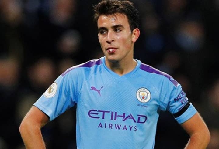 Ilustrasi berita Olahraga: Bek Manchester City Sepakati Kontrak Lima Tahun dengan Barcelona
