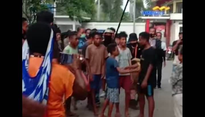 Ilustrasi berita Papua: Pangdam Cenderawasih Berperan Dalam Adegan "Si Tikam Polisi Noken"