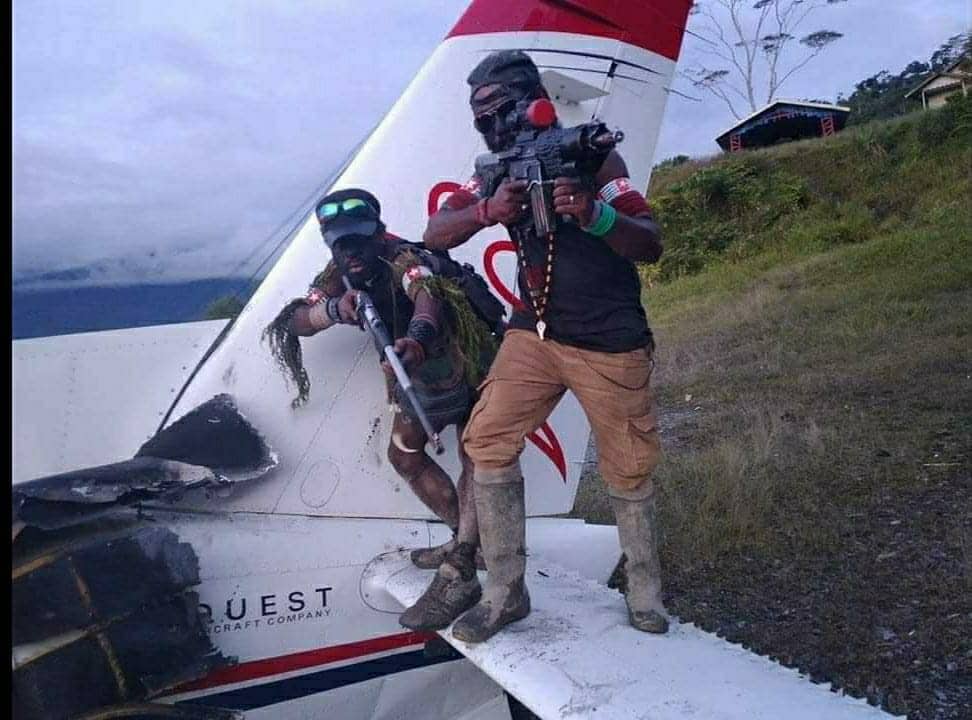 Ilustrasi berita Mimika: Habis !!!, Satu-satunya Pesawat untuk Menginjil Wilayah Pedalaman Papua Dibakar, Ini Resiko yang Siap Ditanggung KKB !