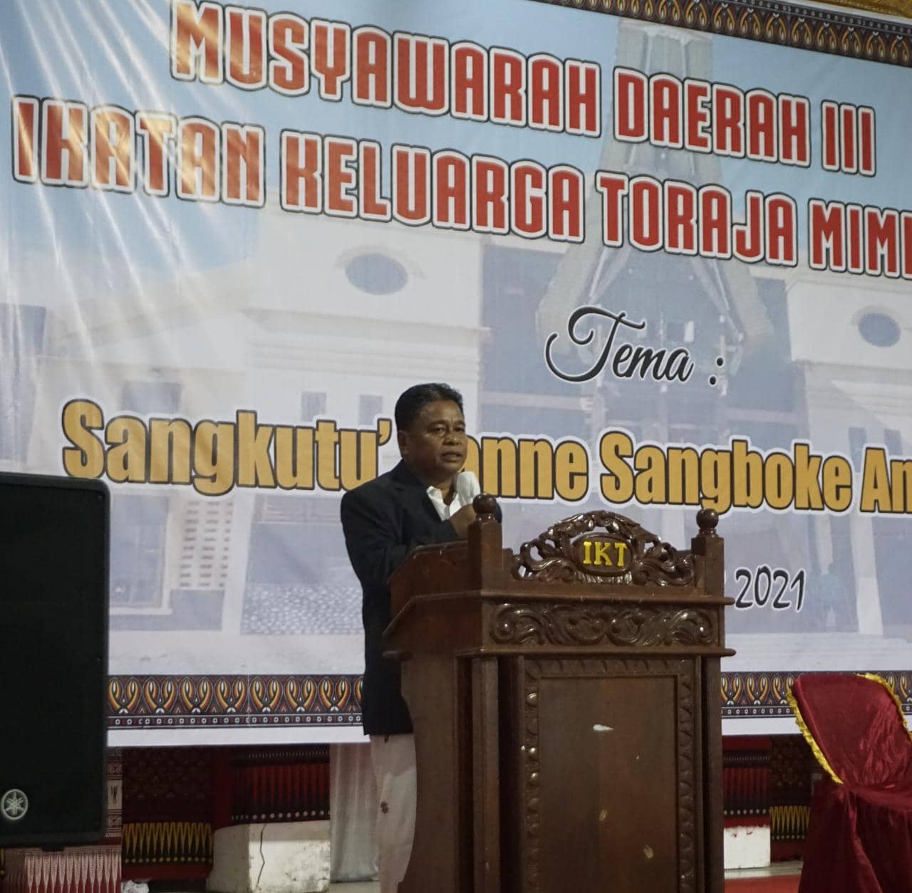 Yohanis Bassang saat menyampaikan sambutan