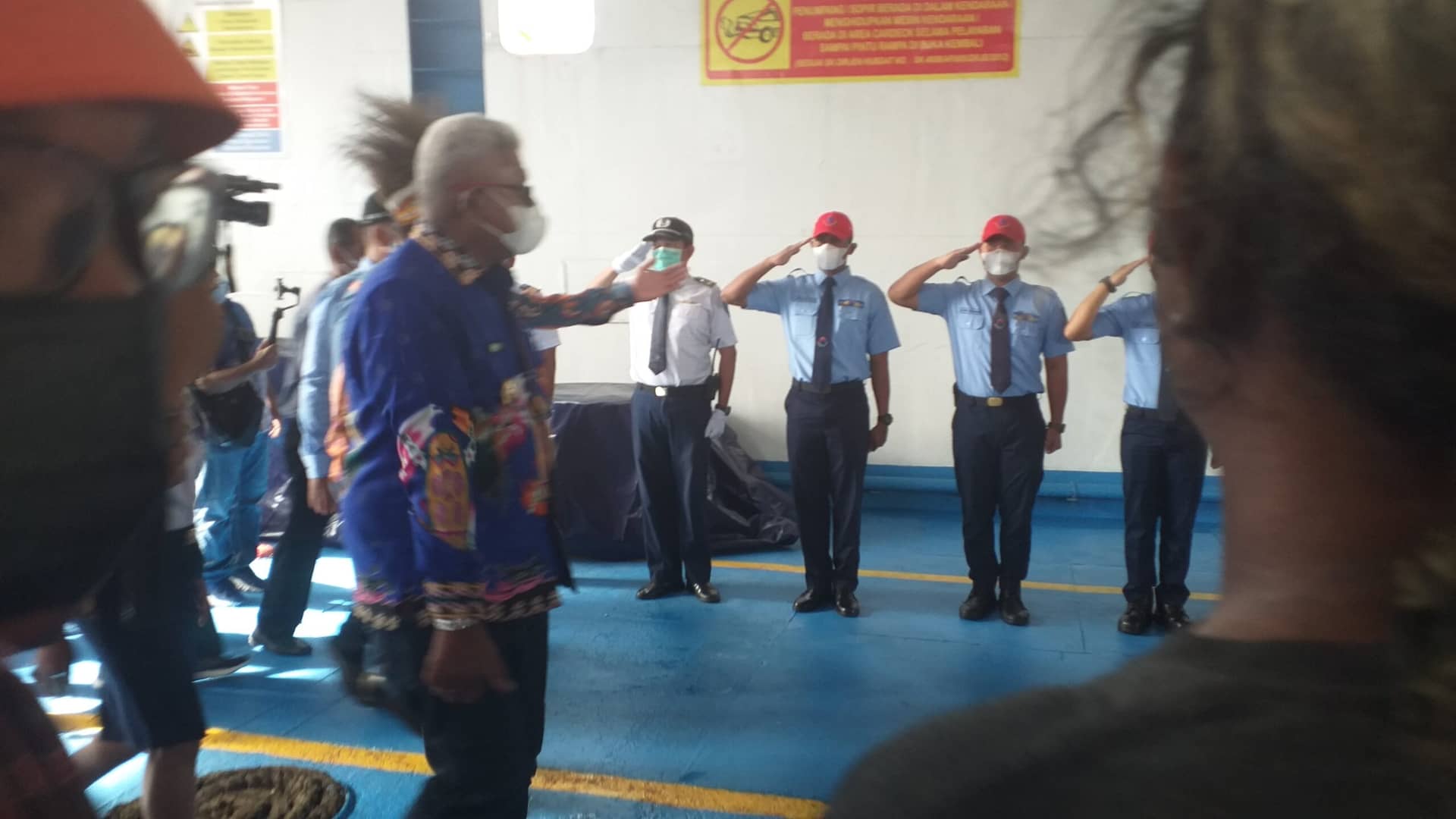 Wakil Bupati Mimika, Johannes Rettob saat meresmikan penggunaan KMP Satya Kencana 02