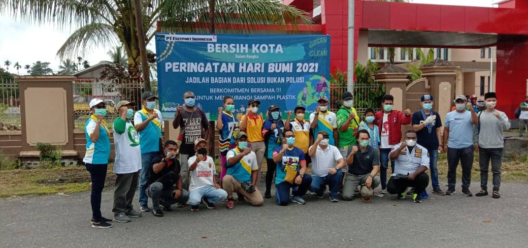 Ilustrasi berita Mimika: Ratusan Anggota OKP, BLH, PTFI, KONI, KNPI dan Persemi Gelar Bersih-bersih Kota, Sekda: 2 Minggu Sekali