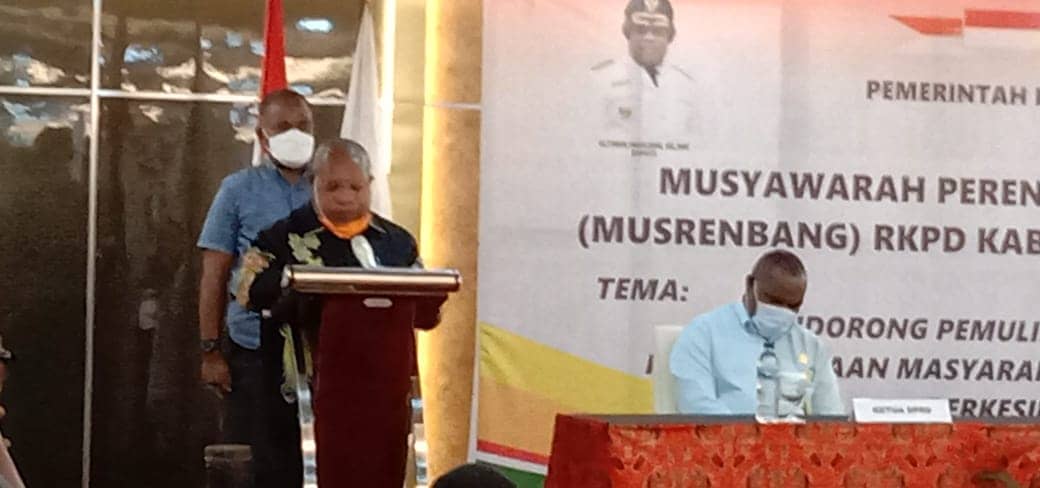 Bupati Mimika Eltinus Omaleng