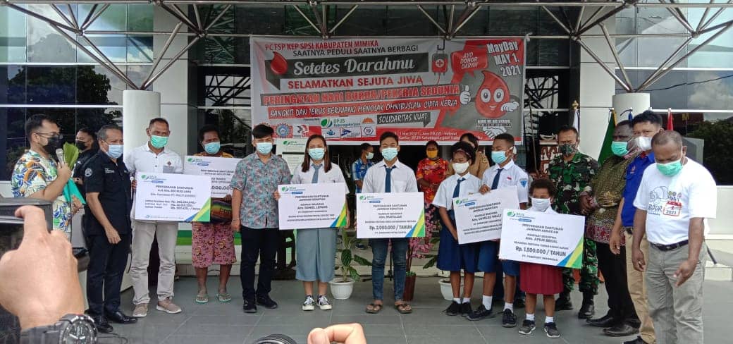 Ahli waris penerima santunan dan beasiswa dari BPJS Tenaga Kerja