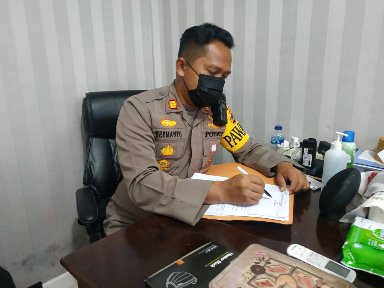 Ilustrasi berita Mimika: Ternyata Pria yang Pukul Pemotor Hingga Patah Gigi Bekerja Sebagai ASN BKD Mimika