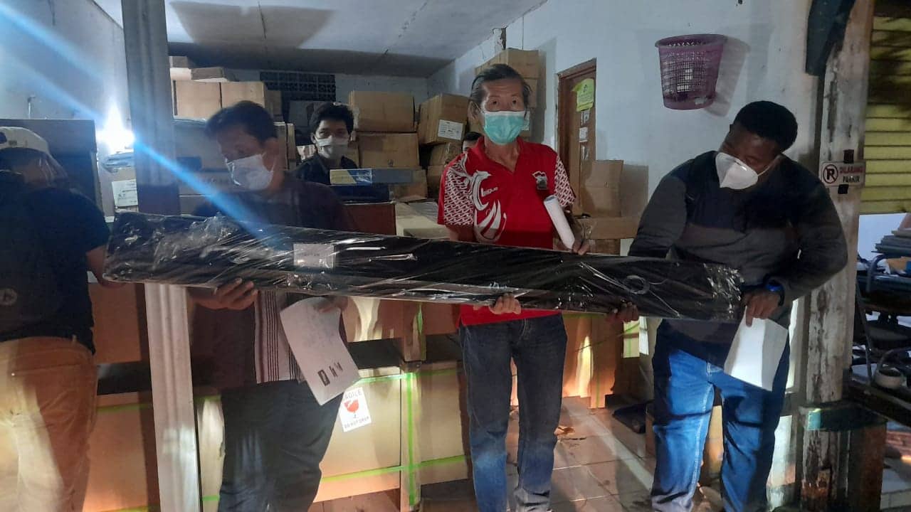 Ilustrasi berita Mimika: Dibeli di Cina dan Korea, 18 Meja Biliard Sudah Berada di Surabaya, Siap Diangkut ke Timika