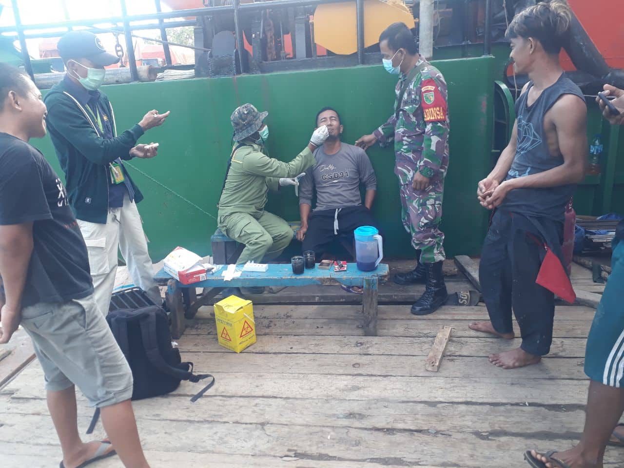 Ilustrasi berita Mimika: 8 ABK LCT Cahaya Pancaran Hati yang Hendak ke Kokonao Diperiksa Kantor Kesehatan Pelabuhan Pomako