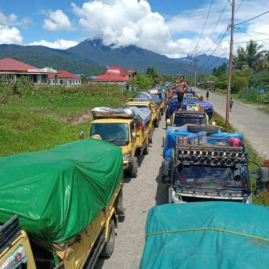 Kendaraan yang terjebak di Yalimo