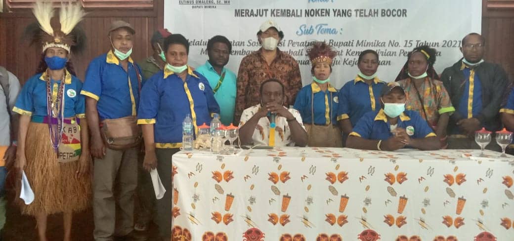 Ilustrasi berita Mimika: Kamar Adat Pengusaha Papua Mimika Terima Perbup, Mulai "Merajut Kembali Noken yang Bocor"