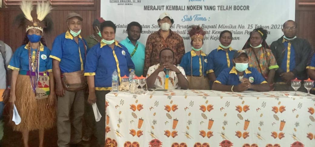 Para pengusaha Kamar Adat Papua di Aula Bobaigo.