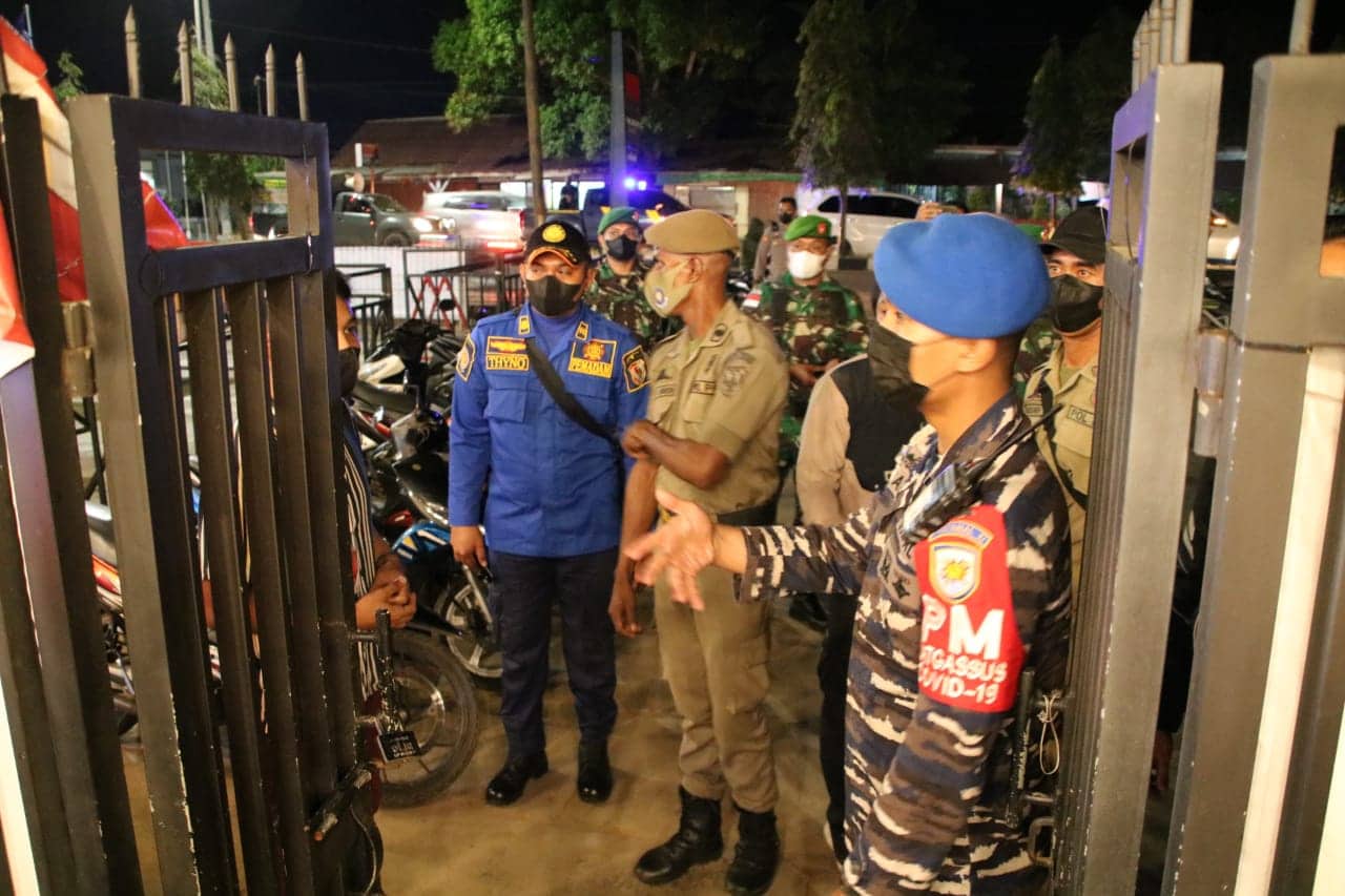 Ilustrasi berita Papua: Merauke Terapkan PPKM Mikro, Tempat Usaha Dibatasi Jam Operasi Hingga Pukul 21.00 WIT