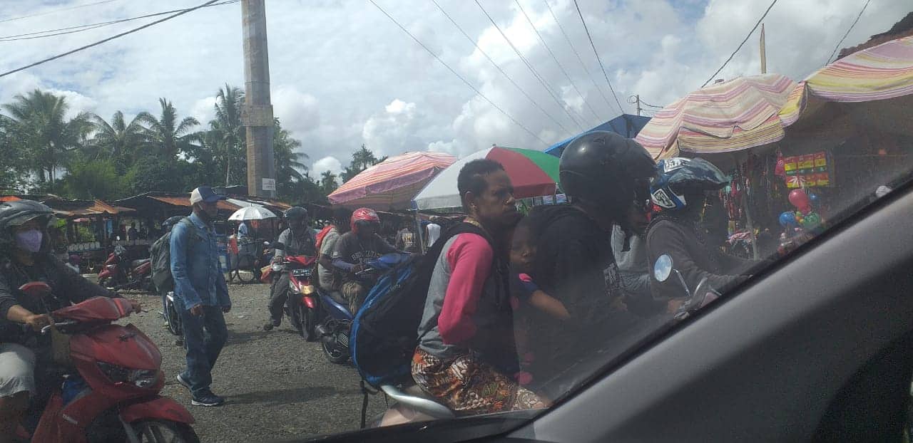 Ilustrasi berita Mimika: Tidak Ada Dampak Positif Satu Arah Jln Budi Utomo, Pembeli Menumpuk di Pasar Gorong - gorong, Forkopimda Harus Turun Tangan