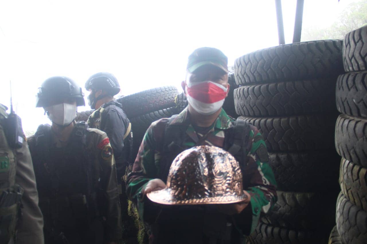Helm tembaga pemberian PTFI