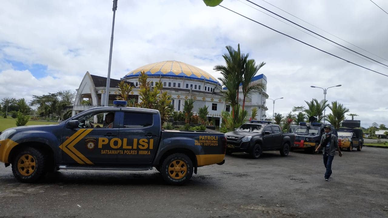Ilustrasi berita Mimika: Menjelang Aktifnya Mantan DPRD Lama, Kantor DPRD Mimika Dijaga Puluhan Anggota Polisi, Ada Apa?