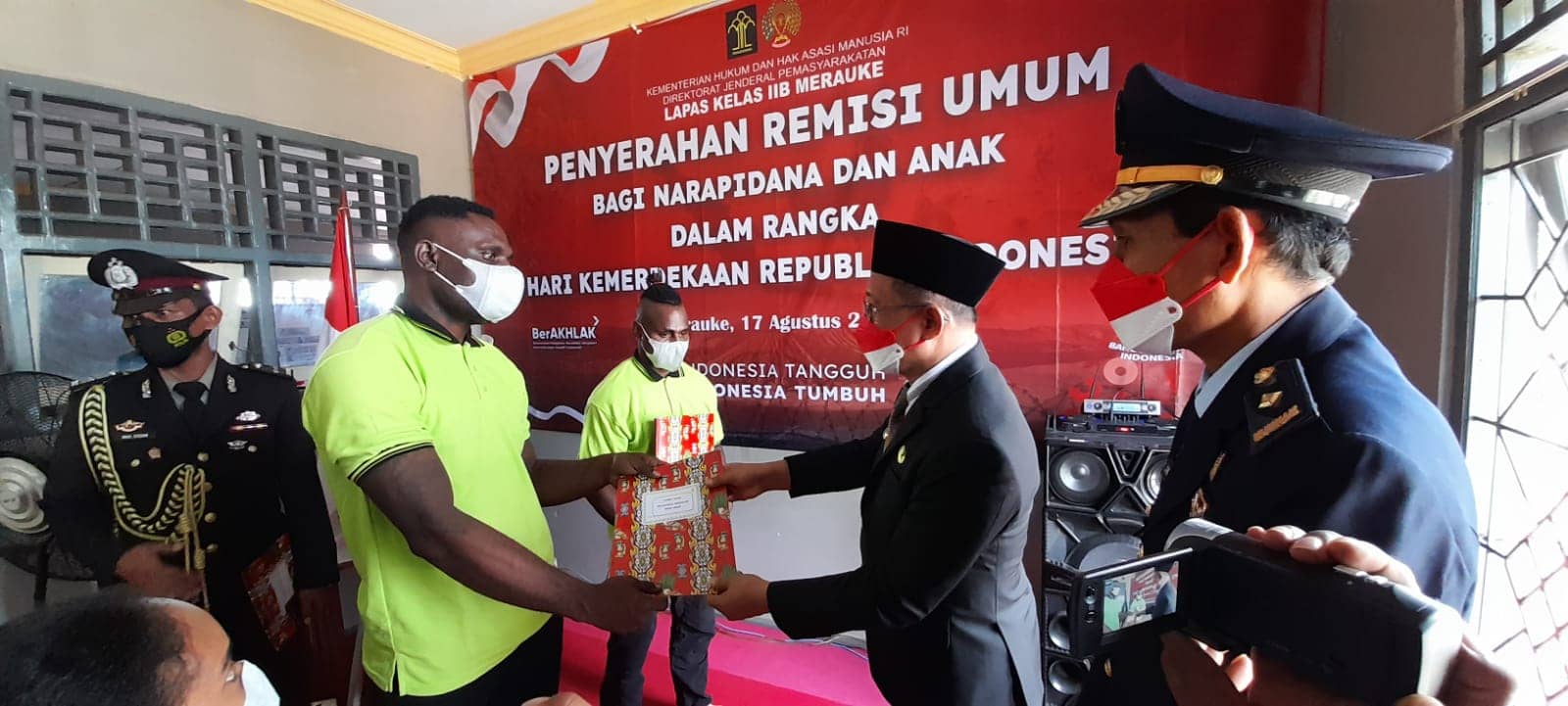Penyerahan SK Remisi II kepada 2 Narapidana