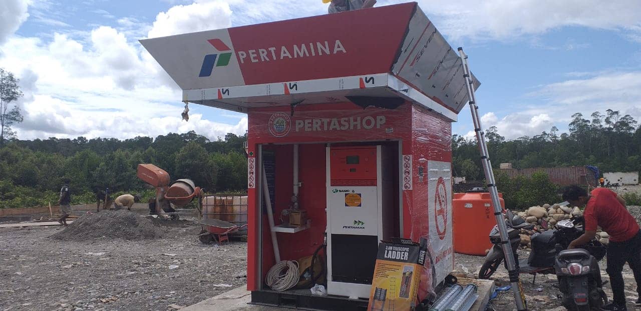 Pertashop milik Pertamina di Pomako