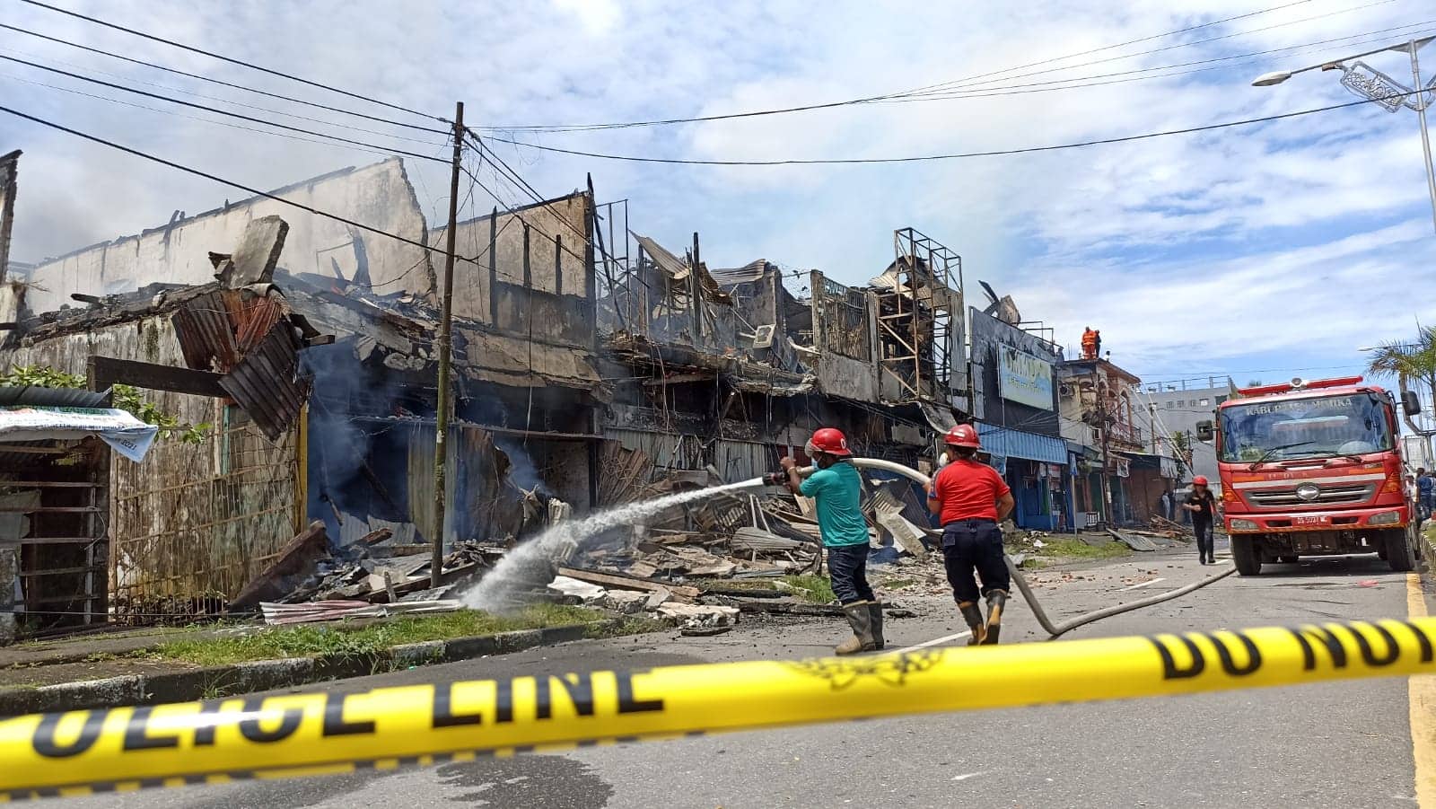 Ilustrasi berita Mimika: Ngeri !!! 9 Ruko Terbakar, Diduga Api Bersumber dari Rumah Makan Padang, 3 Bangunan Langsung Rubuh