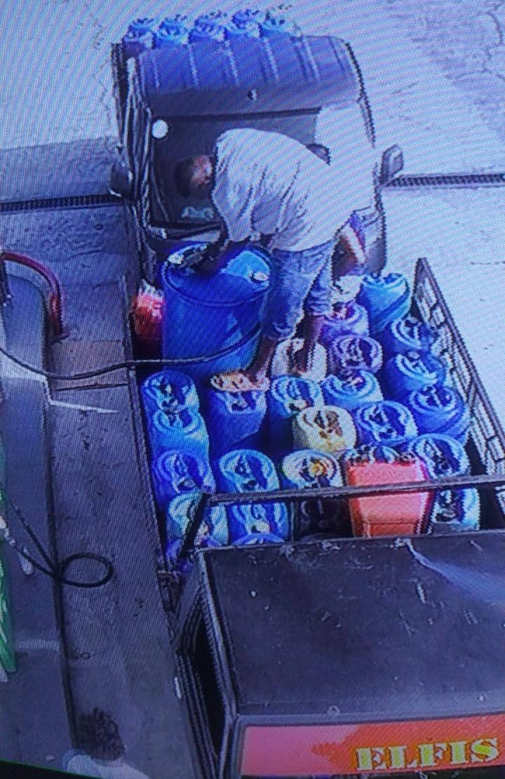 Ilustrasi berita Mimika: BBM Disejumlah SPBU di Timika Cepat Kosong, Pertamina Klaim Penjual Bensin Eceran yang "Sedot"