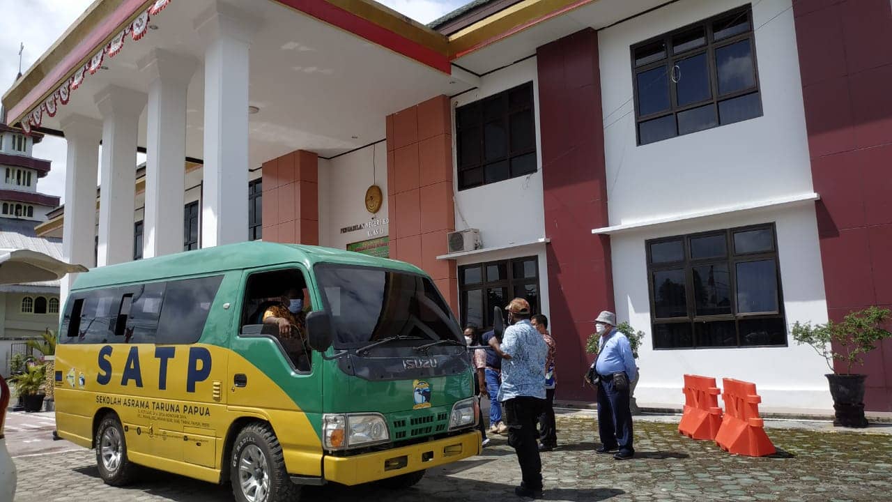 Para saksi diantar ke PN Timika