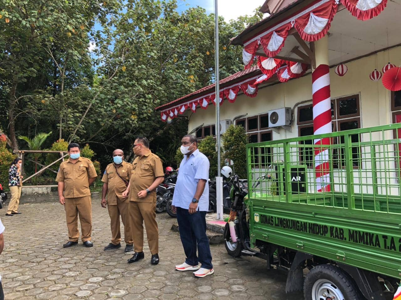Penyerahan 1 Unit alat pengangkut sampah kepada PB PON MIMIKA