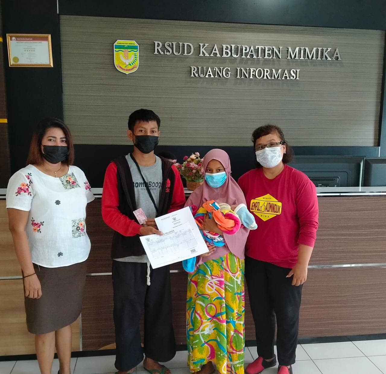 Penyerahan akta kelahiran
