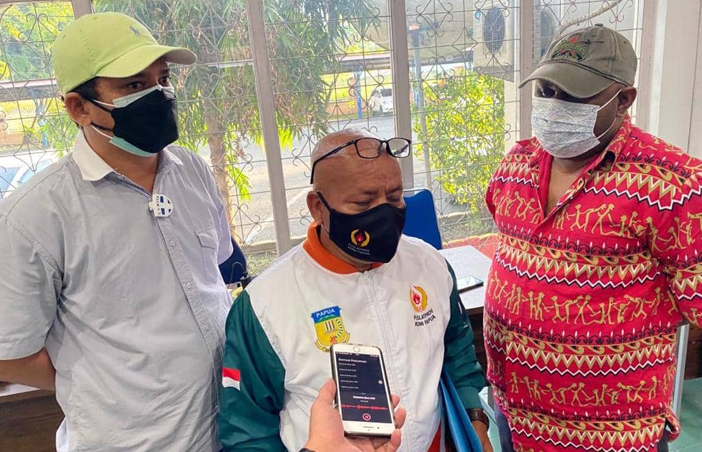 Sekretaris IV Bidang Humas dan PPM PB PON Papua Kadkis A. Matdoan memberikan keterangan Pers