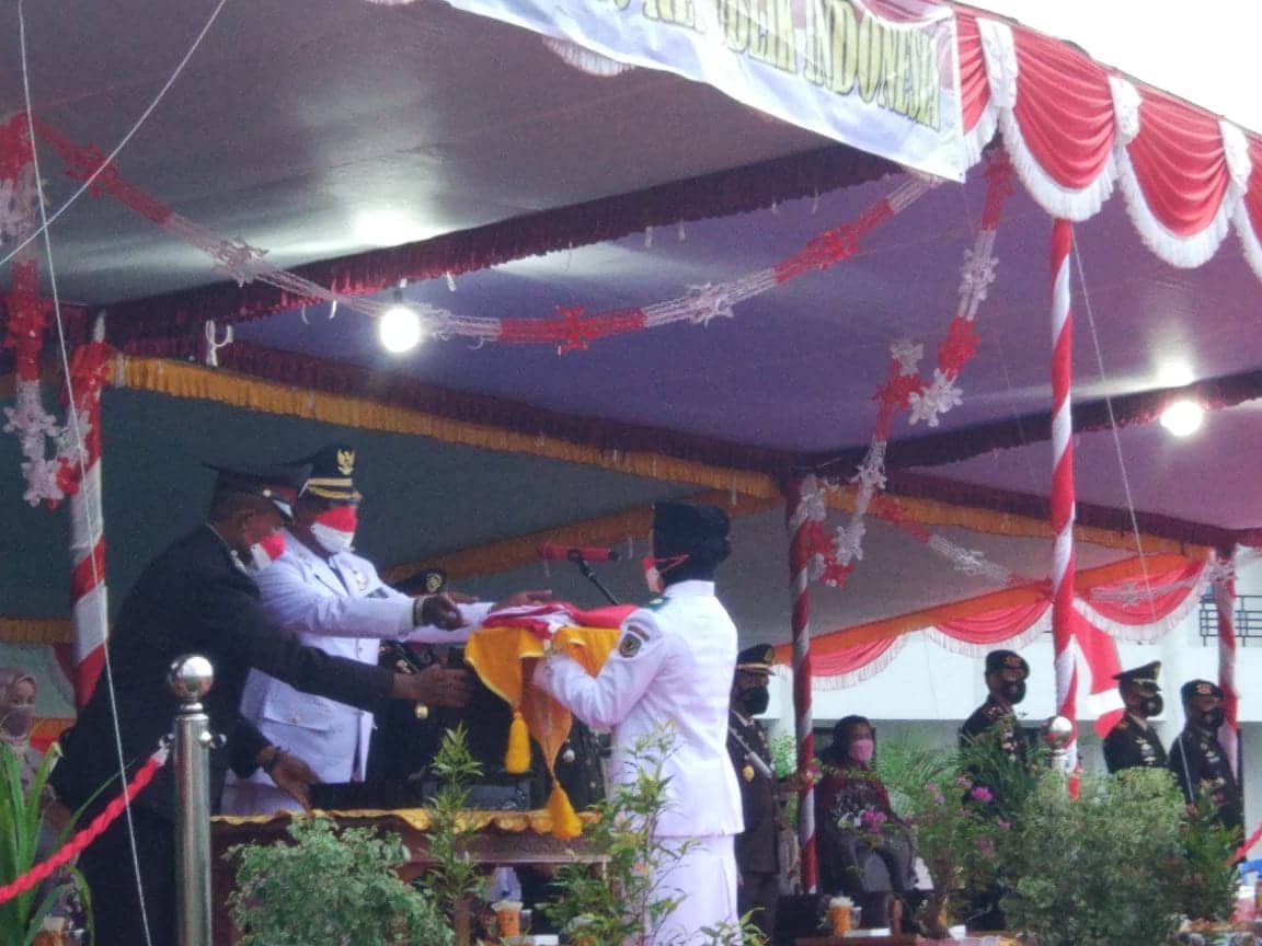 Ilustrasi berita Mimika: Wakil Bupati John Rettob Pimpin Upacara Penurunan Bendera HUT RI di Mimika